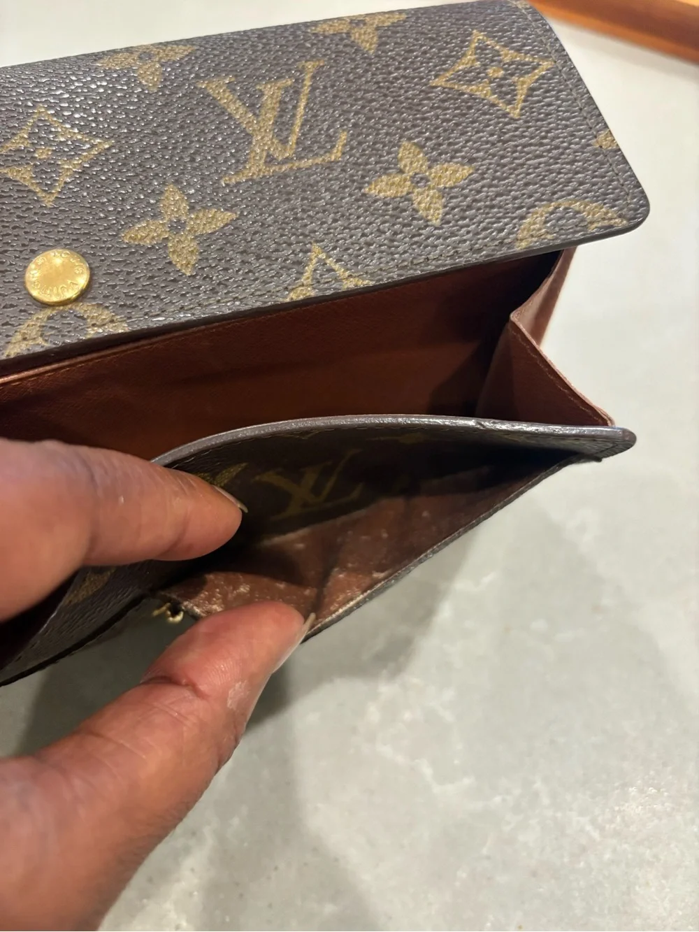 Louis Vuitton beautiful 100%